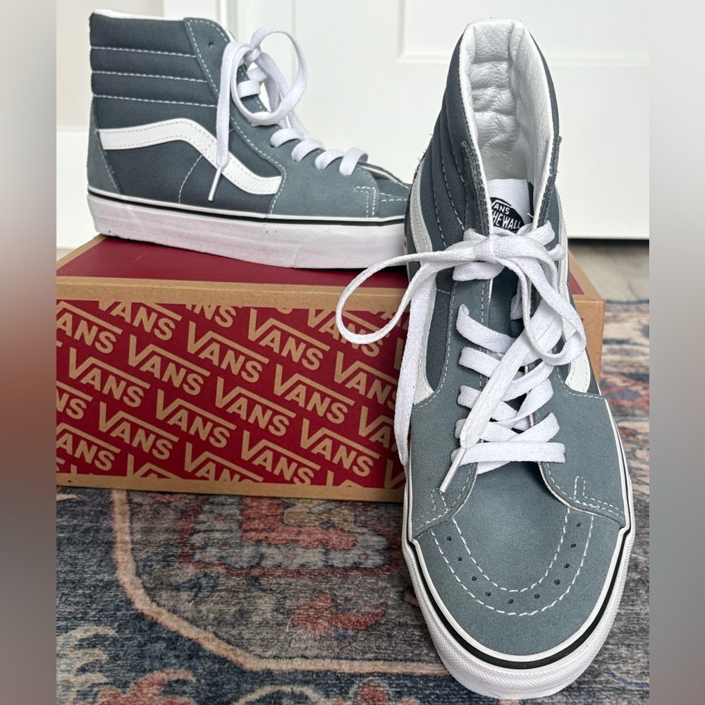 NEW NEVER WORN Vans Sk8-Hi in Stormy Gray and White